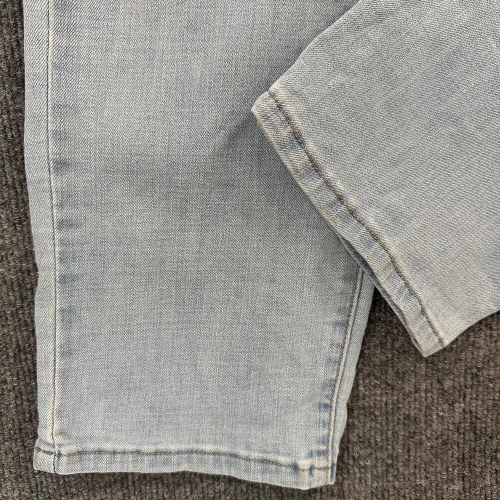 Levi’s women’s Mid Rise Boyfriend Jeans Light Wash Loose Fit Tapered Denim 33 - Picture 4 of 8